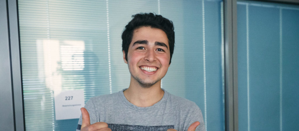 Jugendbotschafter, Familie, Dankbarkeit, junger Mann, Nawid, DEIN MÜNCHEN, Spenden, helfen, Jugendliche, Kinder, Engagement, soziales, Bildung, benachteiligt, CSR, Unternehmen, unterstützen, Mut auf Zukunft, Mut, Teilhabe, Gesellschaft, Verantwortung, Nachhaltigkeit, München, NO LIMITS, faire Startbedingungen, Chancen, Perspektiven